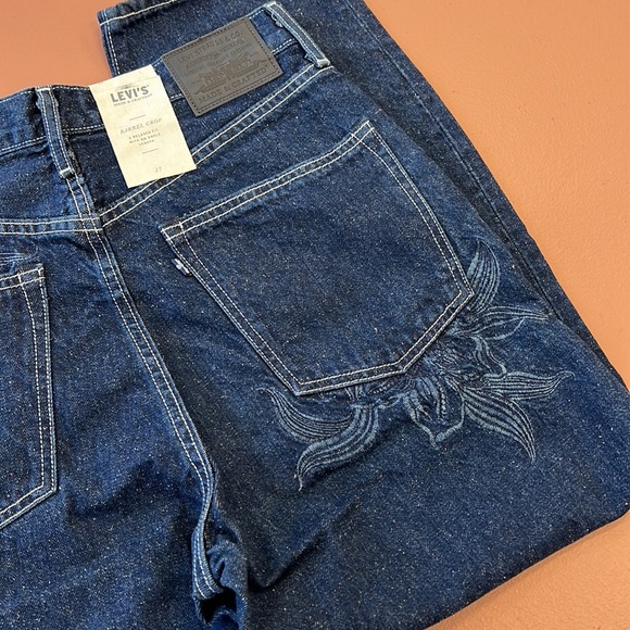 LEVI’S | Made & Crafted Barrel Crop Dark Wash Floral Straight Leg Jeans (s… - Picture 7 of 11